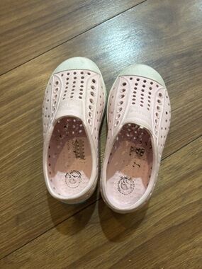 Native Shoes Kids Pink Slip-On Water Shoes with White Toe
